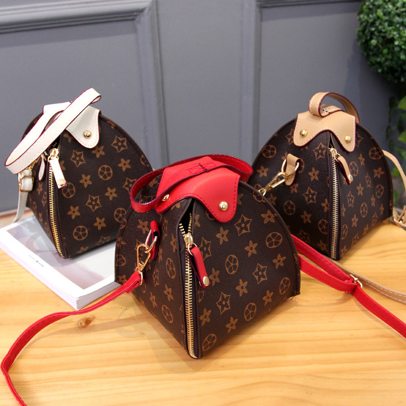 New fashion triangle lantern handbag, women's personality versatile old flower shoulder bag
New fashion triangle lantern handbag, women's personality versatile old flower shoulder bag