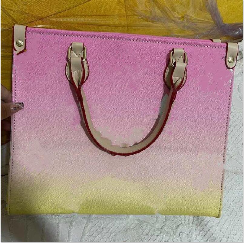 Christmas 2021 Brand grils Handbags PU leather Gradient Letter printing Embossing mother package bill of lading shoulder bags size 32x26x13cm, Red
Christmas 2021 Brand grils Handbags PU leather Gradient Letter printing Embossing mother package bill of lading shoulder bags size 32x26x13cm, Red
