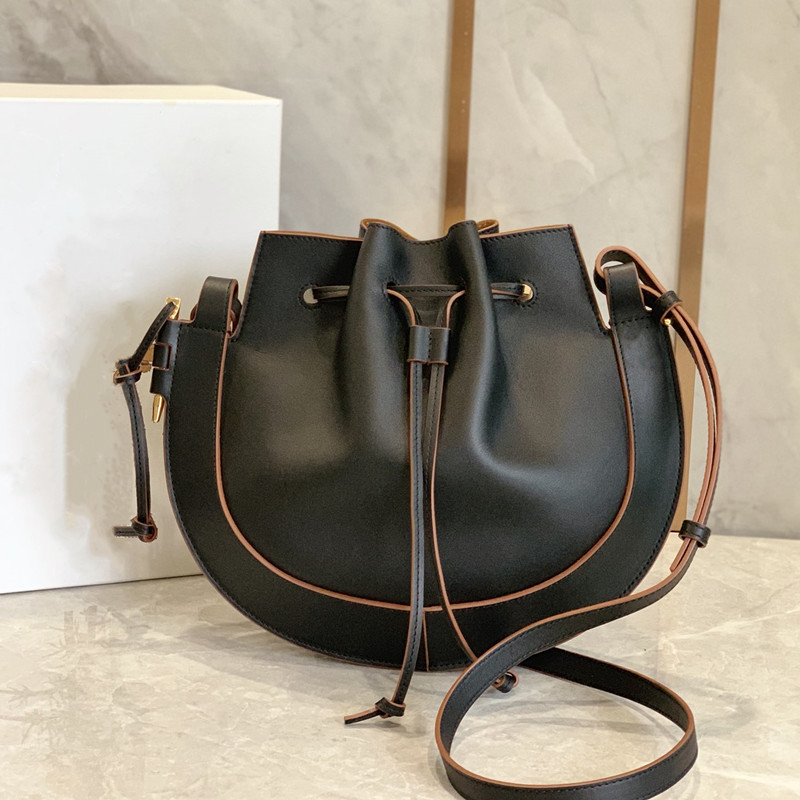 horseshoe ufo bag for spring summer 2021 this seasons fine piece circle bag the body is made of two kinds of leather bags
horseshoe ufo bag for spring summer 2021 this seasons fine piece circle bag the body is made of two kinds of leather bags