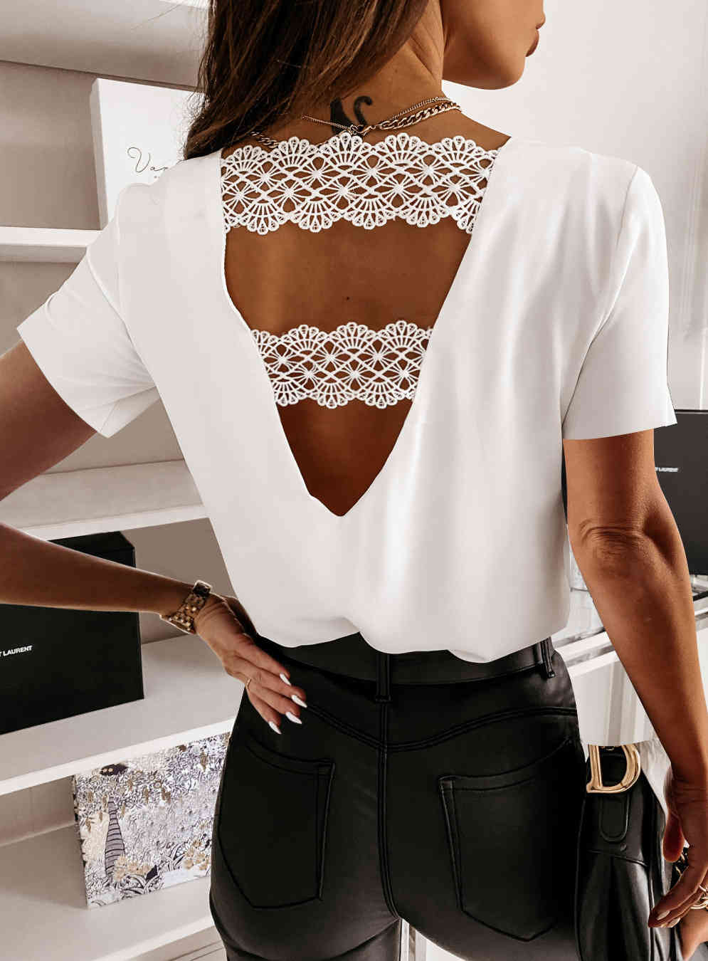 Sexy Backless Women T-shirt Summer Lace Patchwork Short Sleeve Casual Party Tshirts Elegant V Neck Office Lady Loose White Tops 210522