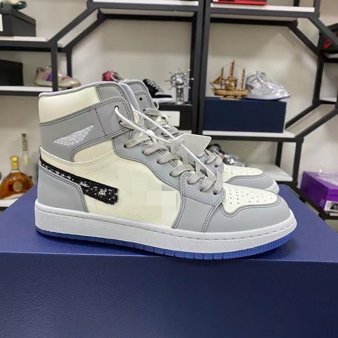 Dio 2021Officially revealed anniversary collaboration Grey White French fashion style label Kim Jones Sneaker shoe size mky01
Dio 2021Officially revealed anniversary collaboration Grey White French fashion style label Kim Jones Sneaker shoe size mky01