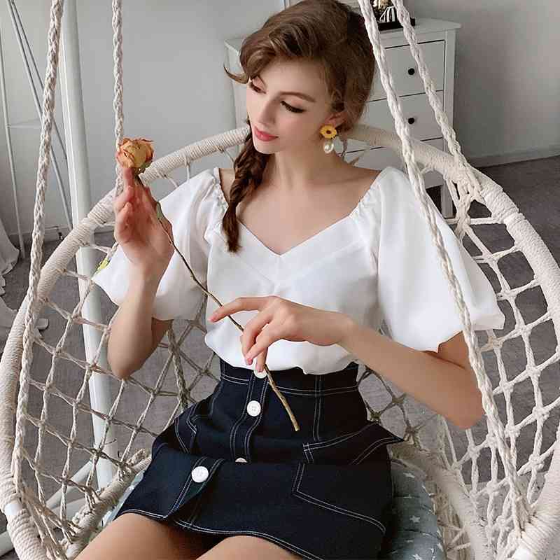 Dabuwawa Summer White Sweet Blouse Women Lantern Sleeve Sexy V-Neck Elastic Hem Solid Basic Shirts Office Lady D18BST394 210520