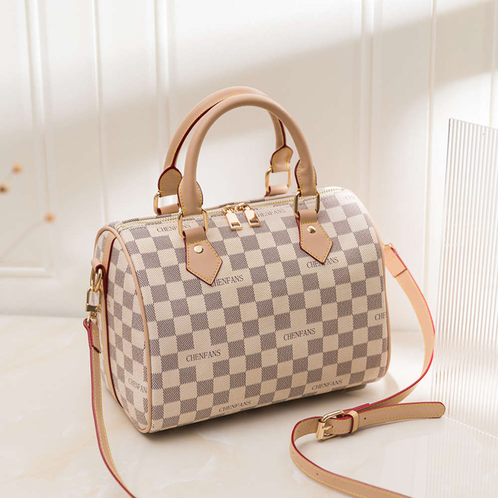 2022 Versatile Underarm Bag Single Shoulder Messenger Bag Boston Pillow Printed Hand, White
2022 Versatile Underarm Bag Single Shoulder Messenger Bag Boston Pillow Printed Hand, White