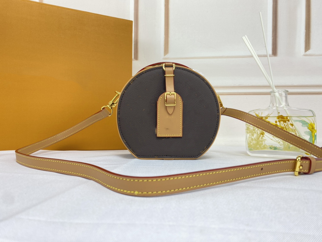 High Quality Fashion Luxurys Shoulder Bag Onthego Medium Tote Women Designers Handbags By The Pool Monograms embossing Messenger Designer bags 680, L2
High Quality Fashion Luxurys Shoulder Bag Onthego Medium Tote Women Designers Handbags By The Pool Monograms embossing Messenger Designer bags 680, L2