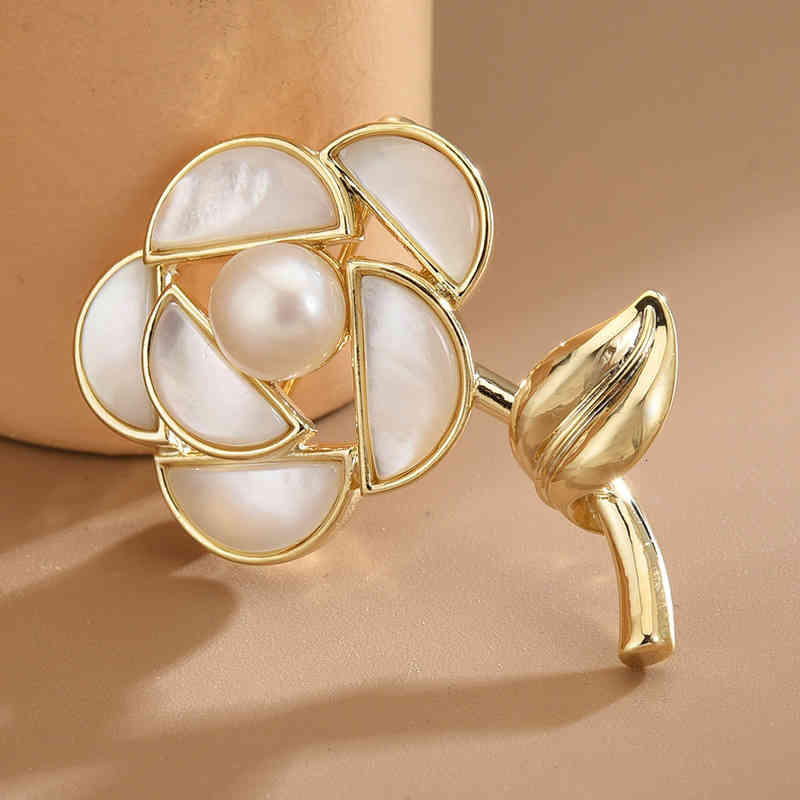 Japanese and Korean Fritillaria Freshwater Pearl Rose Brooch High-end Simple Clothing Pin Temperament Coat Woman