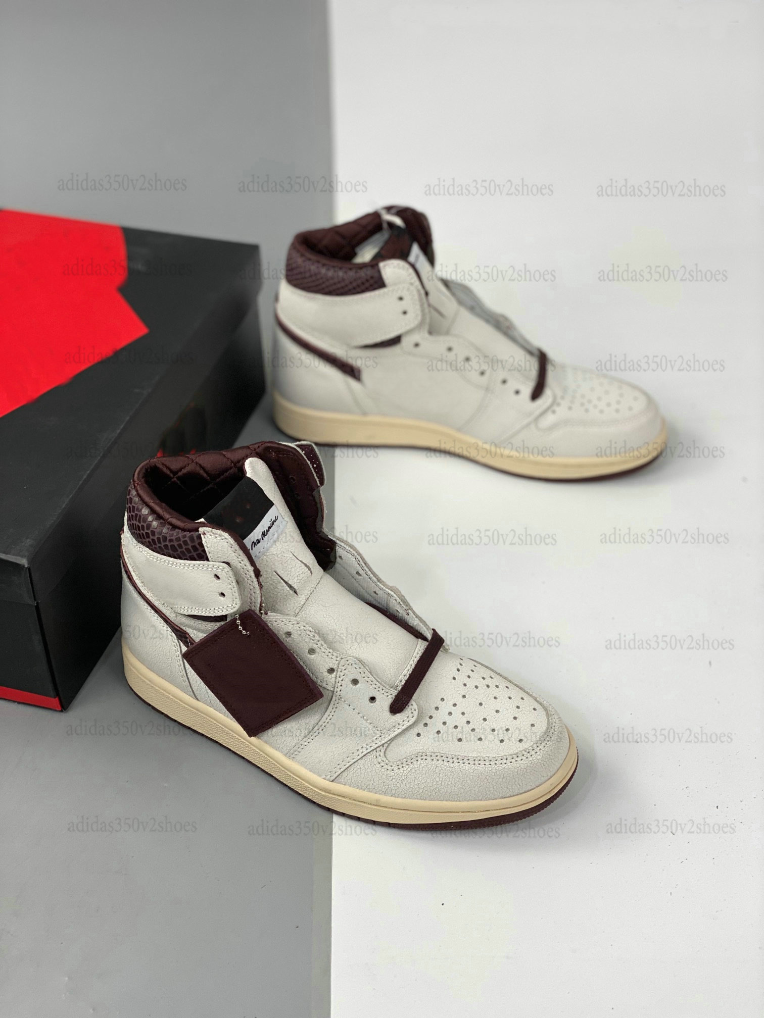 A Ma Maniere x 1 High Snakeskin Basketball Shoes 1S Sail Grey Burgundy Crush Fashion Trainers Sports Sneakers
A Ma Maniere x 1 High Snakeskin Basketball Shoes 1S Sail Grey Burgundy Crush Fashion Trainers Sports Sneakers