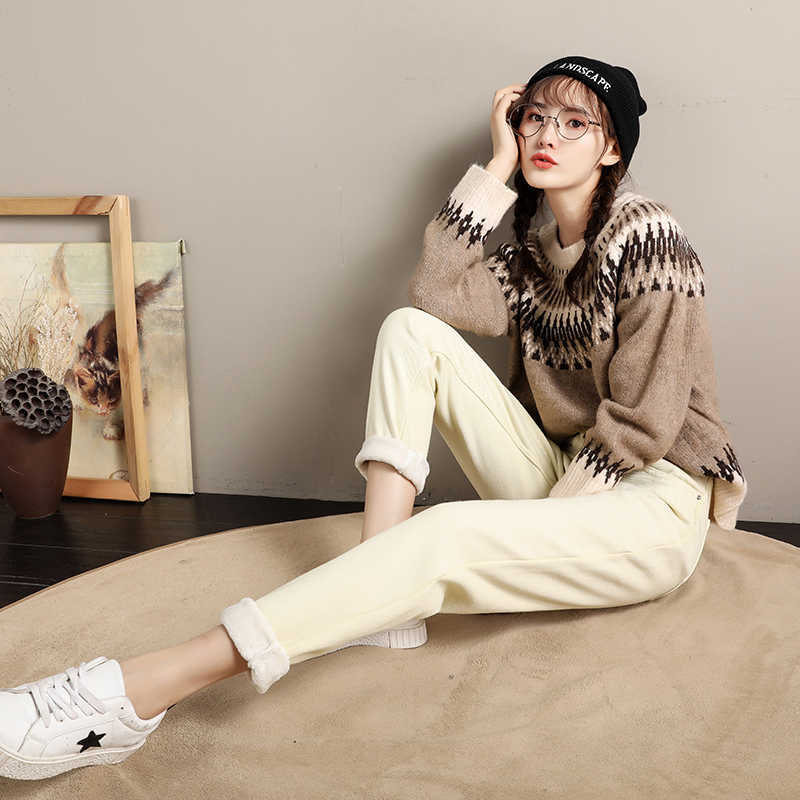 GUUZYUVIZ Loose Winter Jeans Female High Waist Straight Thicken Warm For Woman Casual Velvet Pants 210922