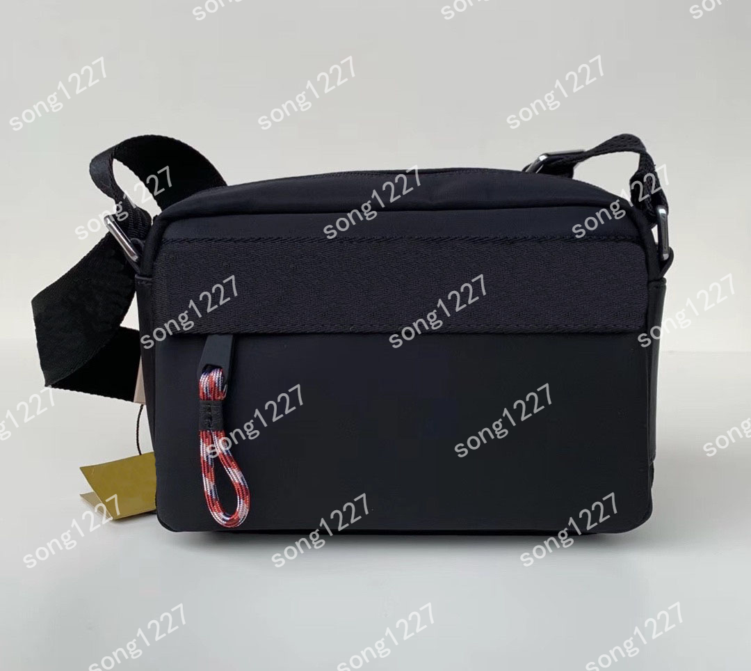 B Luxurys Designers Shoulder Bag Black pure color Messenger Bags simple and portable Oblique cross package Fashion
B Luxurys Designers Shoulder Bag Black pure color Messenger Bags simple and portable Oblique cross package Fashion
