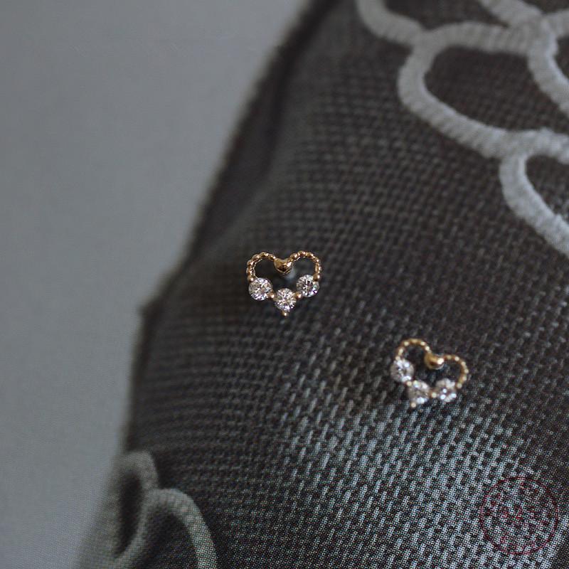 Sterling Silver Simple Pavé Crystal Heart Stud Earrings Women Light Luxury Temperament Wedding Jewelry Accessories Gifts
Sterling Silver Simple Pavé Crystal Heart Stud Earrings Women Light Luxury Temperament Wedding Jewelry Accessories Gifts