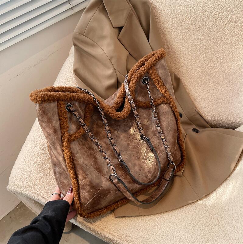 Factory wholesale winter large-capacity lambswool women shoulder bags simple atmosphere contrast leather handbag street trend Plaid armpit Tote bag