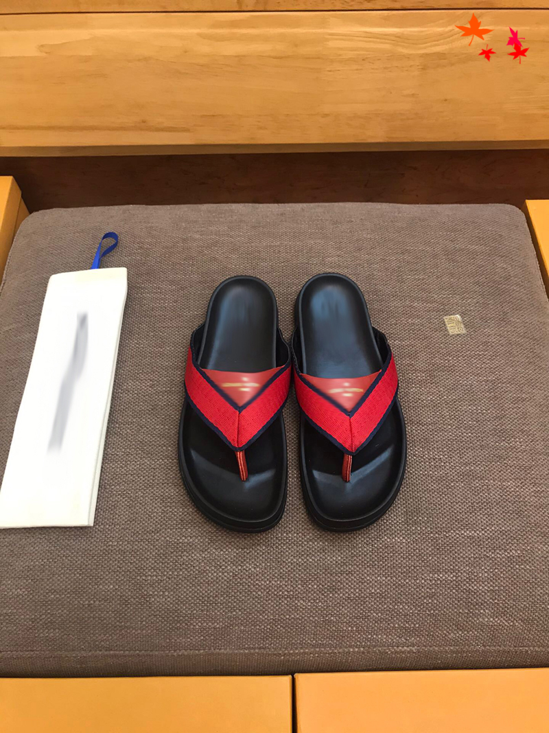 2021 Slipper Designer Slide Summer sandals Fashion Men Beach Indoor Flat Flip Flops Leather luxurys Shoes mens Slippers with box Size 39-45 -H71, Black
2021 Slipper Designer Slide Summer sandals Fashion Men Beach Indoor Flat Flip Flops Leather luxurys Shoes mens Slippers with box Size 39-45 -H71, Black