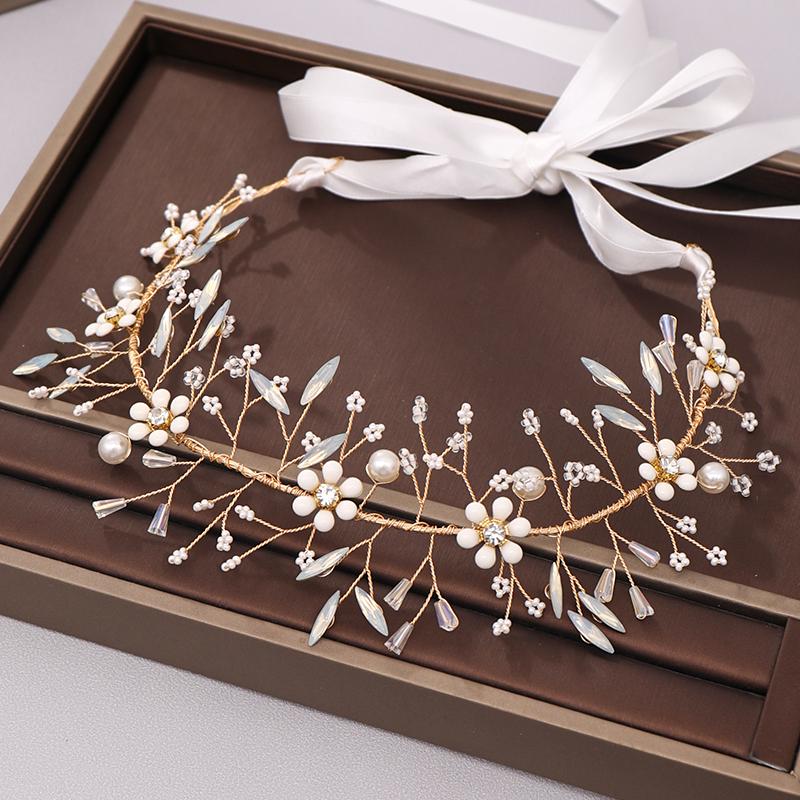 Hair Clips & Barrettes Golden Crystal Bridal Hairband Ladies Rhinestone Chain Wedding Accessories Fashion Handmade Pearl Head Ornaments, Golden;silver
Hair Clips & Barrettes Golden Crystal Bridal Hairband Ladies Rhinestone Chain Wedding Accessories Fashion Handmade Pearl Head Ornaments, Golden;silver