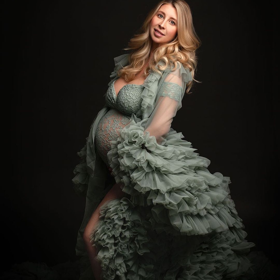 See Thru Pregnant Women's Prom Dresses 2022 V Neck Maternity Long Robes for Photo Shoot Ruffles Cap Sleeve Evening Gowns, Dark red
See Thru Pregnant Women's Prom Dresses 2022 V Neck Maternity Long Robes for Photo Shoot Ruffles Cap Sleeve Evening Gowns, Dark red