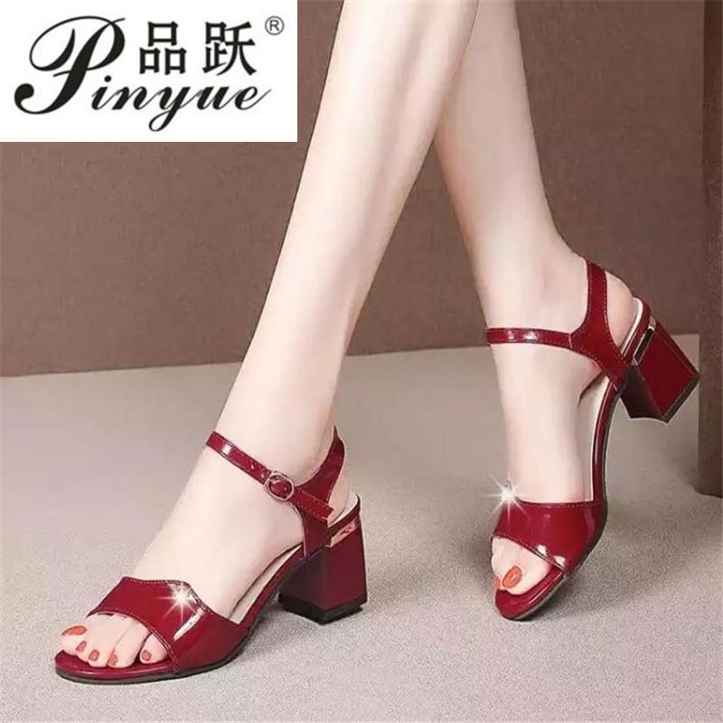 Women's Shoes 5CM High Heel Summer Coat Of Paint Black Student Sandals In Rome With Thick A Buckle Dress
Women's Shoes 5CM High Heel Summer Coat Of Paint Black Student Sandals In Rome With Thick A Buckle Dress