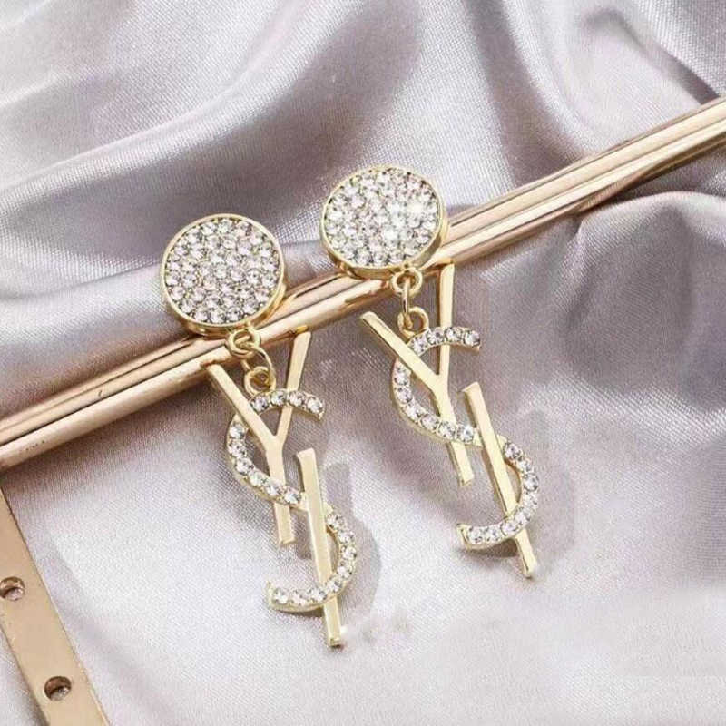 Fashion Women Designer Earrings Ear Stud Brand 18K Gold Plated Designers Geometry Letters Crystal Earring Wedding Party Jewerlry Classic Style ER0328-ER0329
Fashion Women Designer Earrings Ear Stud Brand 18K Gold Plated Designers Geometry Letters Crystal Earring Wedding Party Jewerlry Classic Style ER0328-ER0329