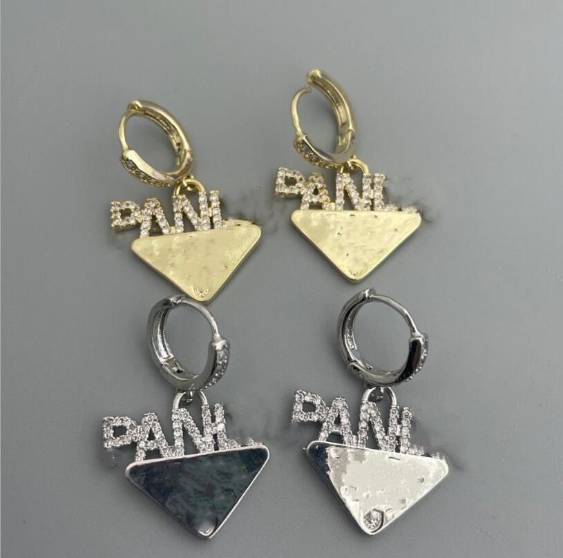 European and American letters Dangle & Chandelier triangle micro-set flashing diamonds simple cold wind earrings female high quality fast delivery
European and American letters Dangle & Chandelier triangle micro-set flashing diamonds simple cold wind earrings female high quality fast delivery