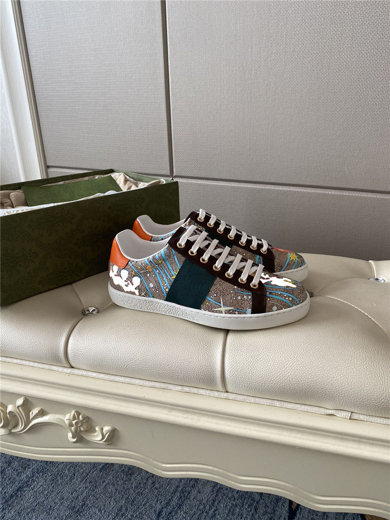 Women and men Sneaker fashion Designers Casual shoes for woman 4 colour Platform Trainers Walking sneakers size 35-45
Women and men Sneaker fashion Designers Casual shoes for woman 4 colour Platform Trainers Walking sneakers size 35-45