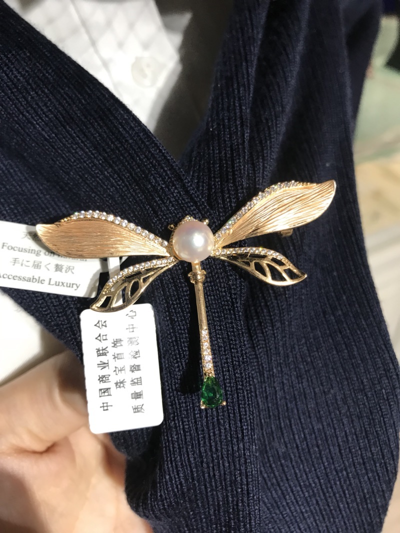 High Quality 7mm Natural Seawater Pearl Woman Brooch Fashion Scarf Shawl Decoration Glaze Dragonfly Chain Breast Pin
High Quality 7mm Natural Seawater Pearl Woman Brooch Fashion Scarf Shawl Decoration Glaze Dragonfly Chain Breast Pin