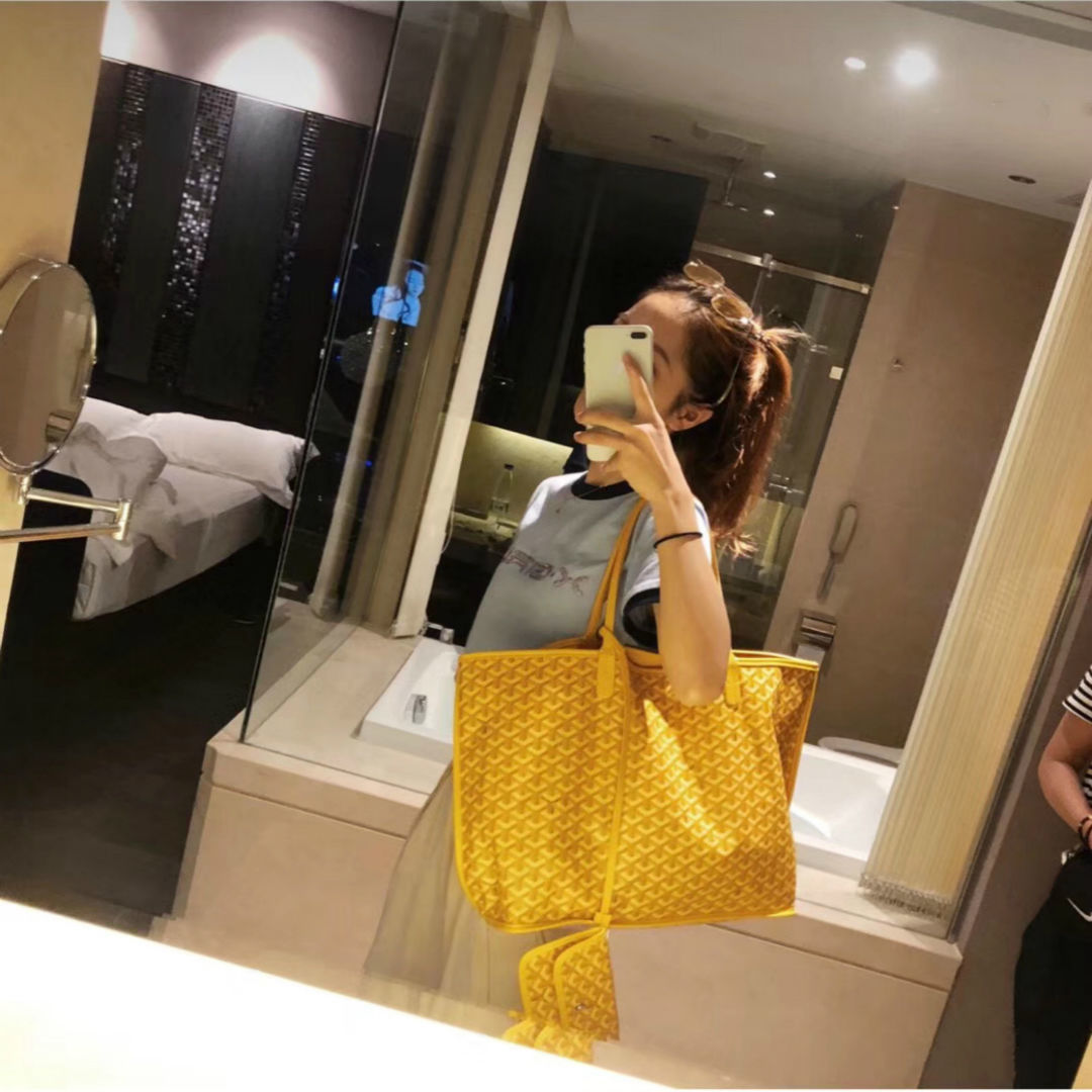 Goya Leather Double Sided Shopping Star Same Portable Tote Women's Large Capacity One Shoulder Commuter Bag
Goya Leather Double Sided Shopping Star Same Portable Tote Women's Large Capacity One Shoulder Commuter Bag