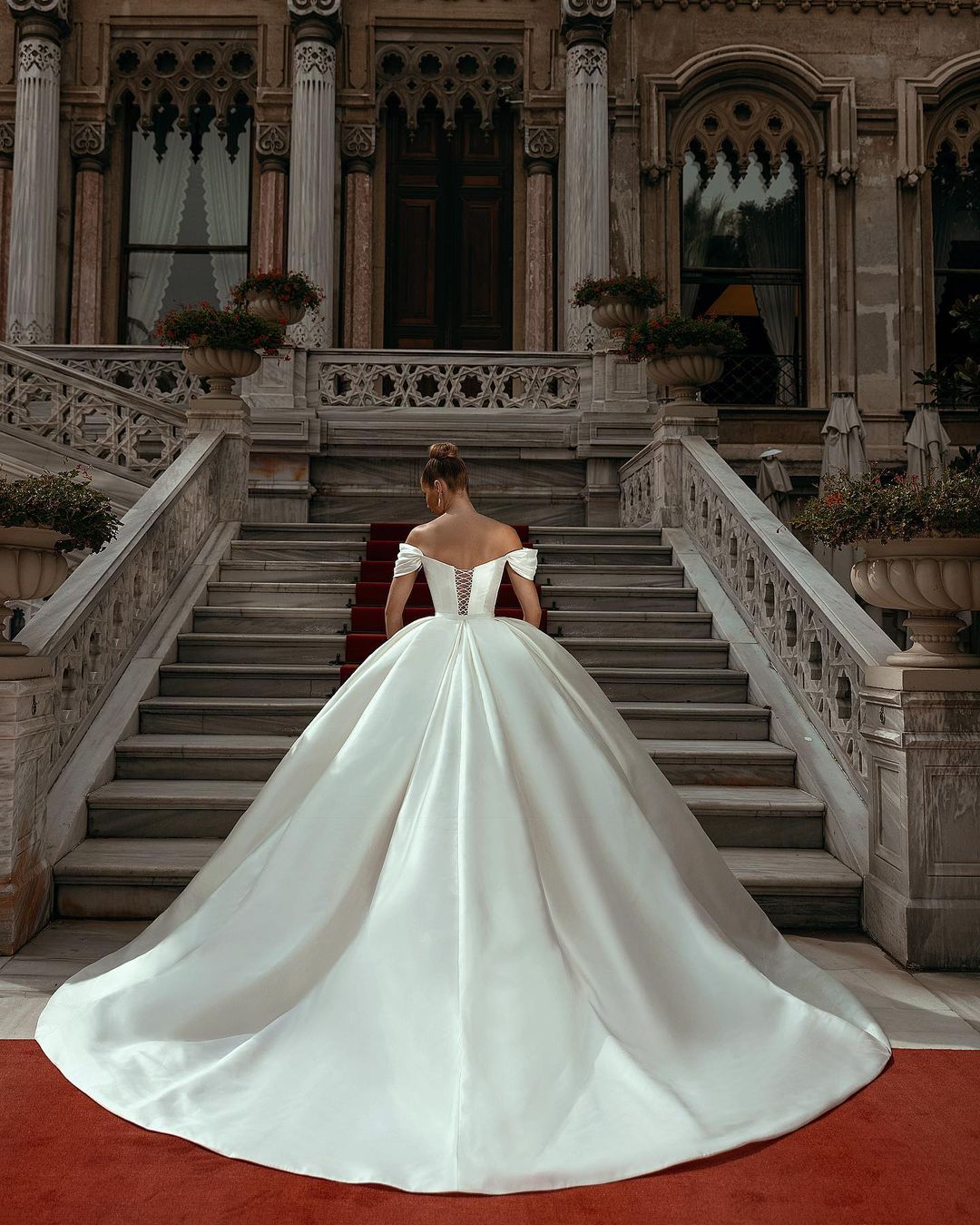 Plus Size Arabic Aso Ebi Elegant Ball Gown Wedding Dress Sweetheart Beaded Satin Sexy Bridal Gowns Dresses