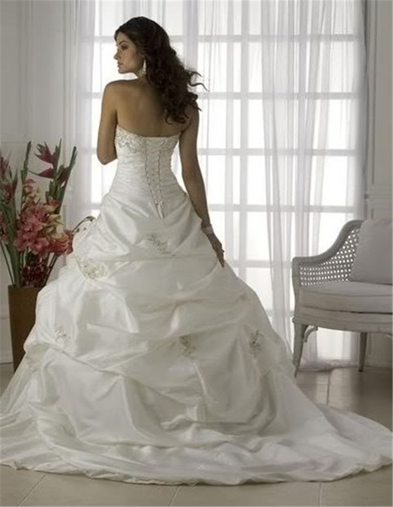 Elegant A Line Wedding Dresses With Strapless Custom Made Lace Applique Satin Bridal Gowns Ruched Tulle Robe De Mariée
