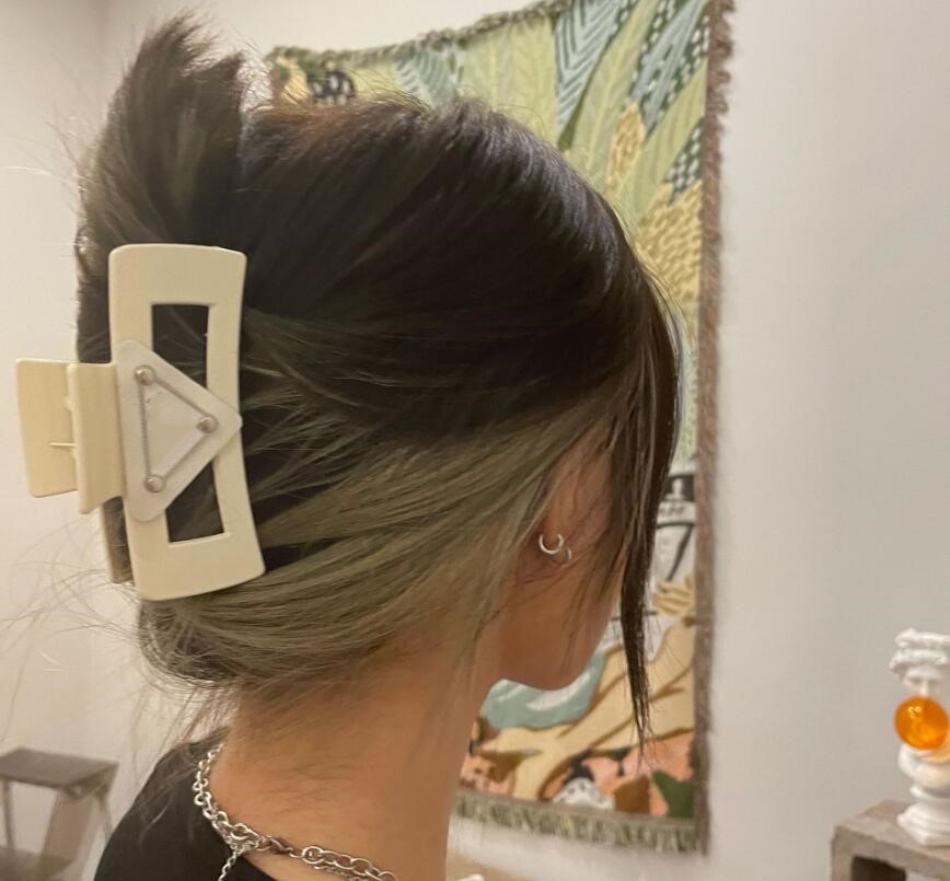 2021 European and American Triangle Letter Clamps Large 11cm Temperament Shark Hair Volume Headwear Female High Quality Fast Delivery
2021 European and American Triangle Letter Clamps Large 11cm Temperament Shark Hair Volume Headwear Female High Quality Fast Delivery