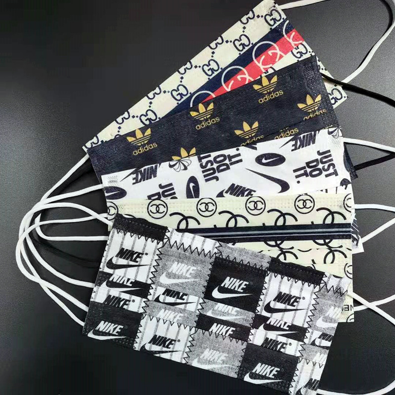 Three Disposable Layer Fashion Printing Mask, Including Melt Spray Net, Red Goddess, and the Same Tiktok.
Three Disposable Layer Fashion Printing Mask, Including Melt Spray Net, Red Goddess, and the Same Tiktok.