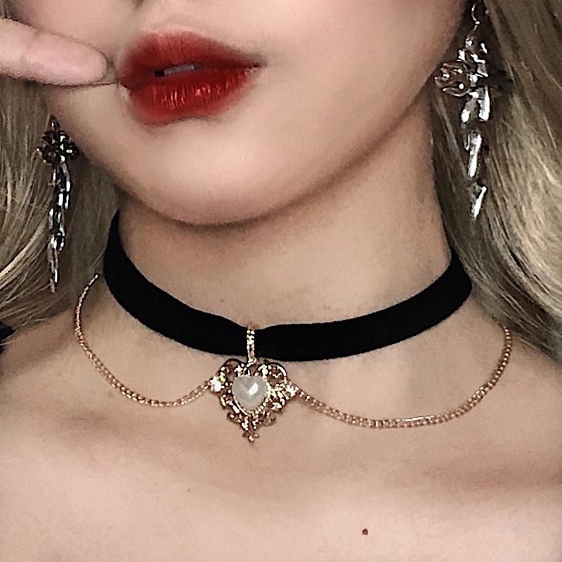 Pendant Necklaces Vintage Velvet Black Choker Love Heart Imitation Pearls Short Chain Necklace For Women Girls Gifts Party
Pendant Necklaces Vintage Velvet Black Choker Love Heart Imitation Pearls Short Chain Necklace For Women Girls Gifts Party