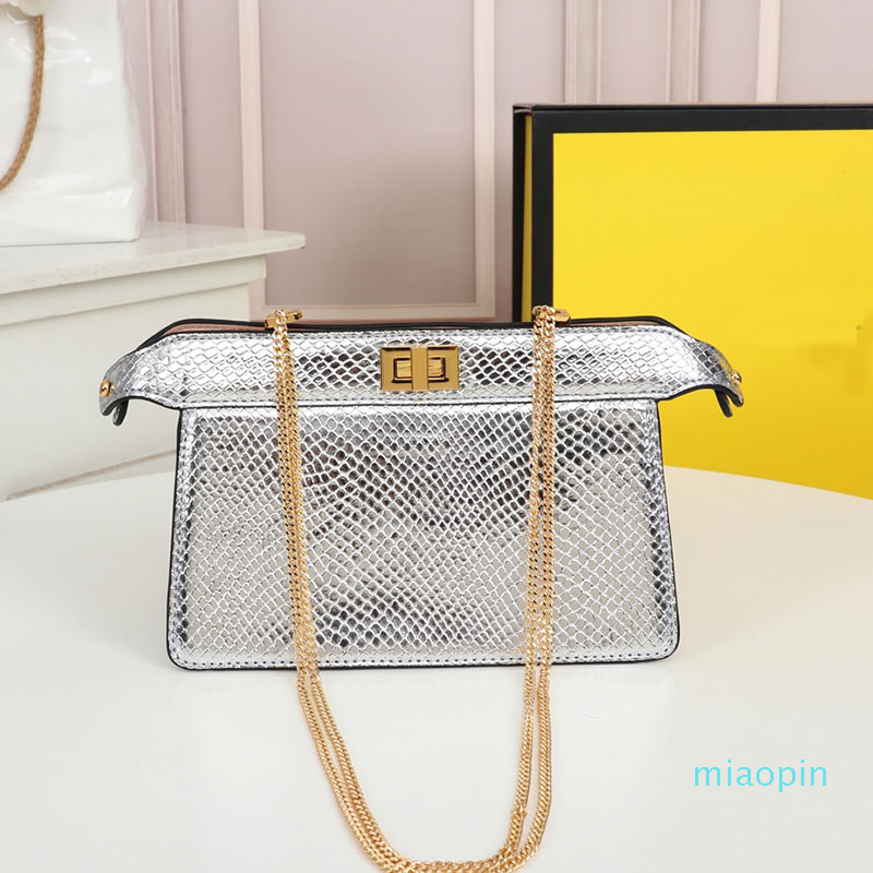Ladies Messenger Bag Single Shoulder Handbags Samll Gold Chain Crossbody Handbag High Quality Women Tote Bags Fashion Buckle Back Package
Ladies Messenger Bag Single Shoulder Handbags Samll Gold Chain Crossbody Handbag High Quality Women Tote Bags Fashion Buckle Back Package