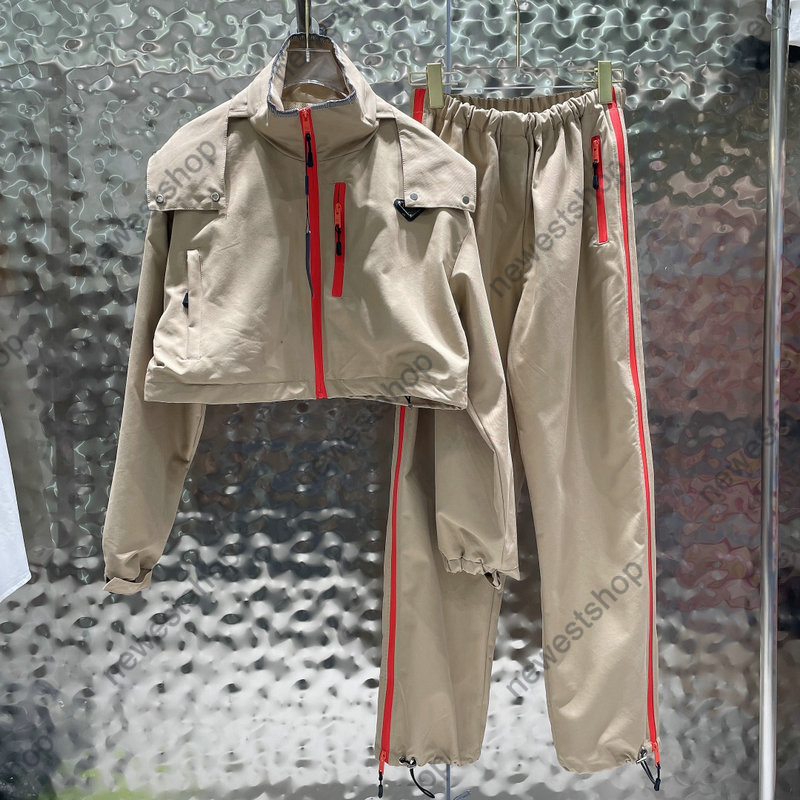 2021 Luxury womens designers tracksuits mens casual Working jacket pants letter print Tracksuit Streetwear women Orange zipper stripe sport suit
2021 Luxury womens designers tracksuits mens casual Working jacket pants letter print Tracksuit Streetwear women Orange zipper stripe sport suit