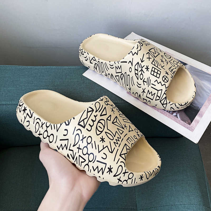 2022 Designer Kany Slippers Yeesys Slides Sandals Men Women Slipper Children Kids Shoes Triple Black White Red Resin Bone Desert Sand Girls Boyes, T035 black
2022 Designer Kany Slippers Yeesys Slides Sandals Men Women Slipper Children Kids Shoes Triple Black White Red Resin Bone Desert Sand Girls Boyes, T035 black