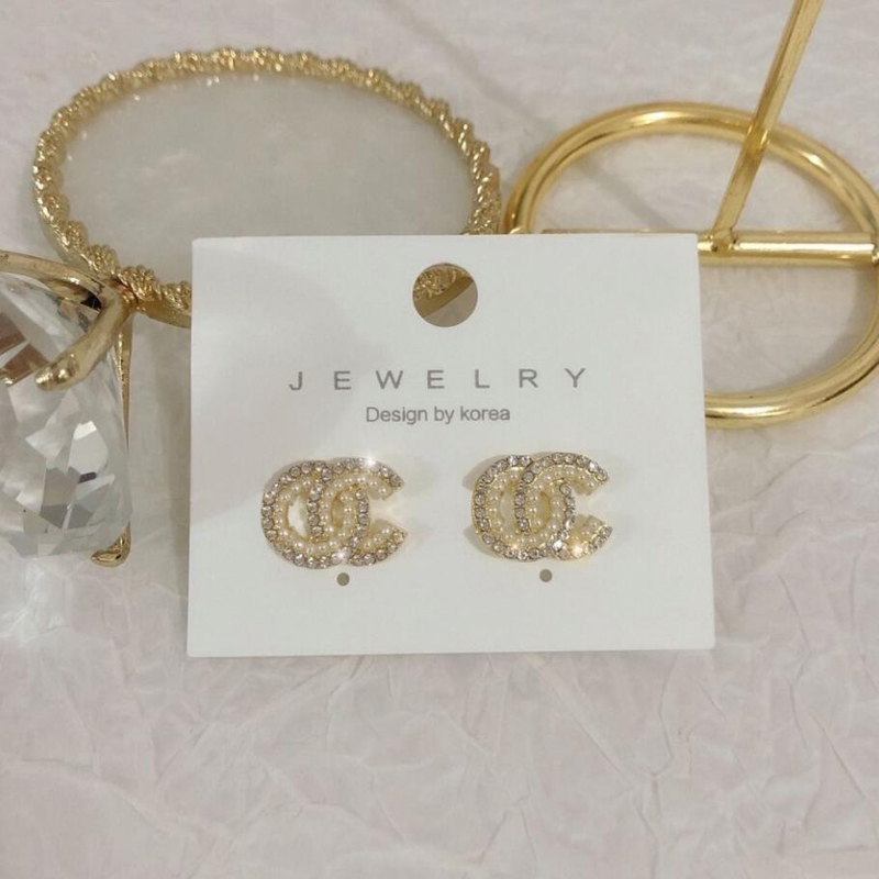 Designer Stud Earrings Brand Designers 18K Gold Plated Geometry Letters Fashion Women Crystal Rhinestone Pearl Earring Wedding Party Jewerlry ER0302, Golden;silver
Designer Stud Earrings Brand Designers 18K Gold Plated Geometry Letters Fashion Women Crystal Rhinestone Pearl Earring Wedding Party Jewerlry ER0302, Golden;silver