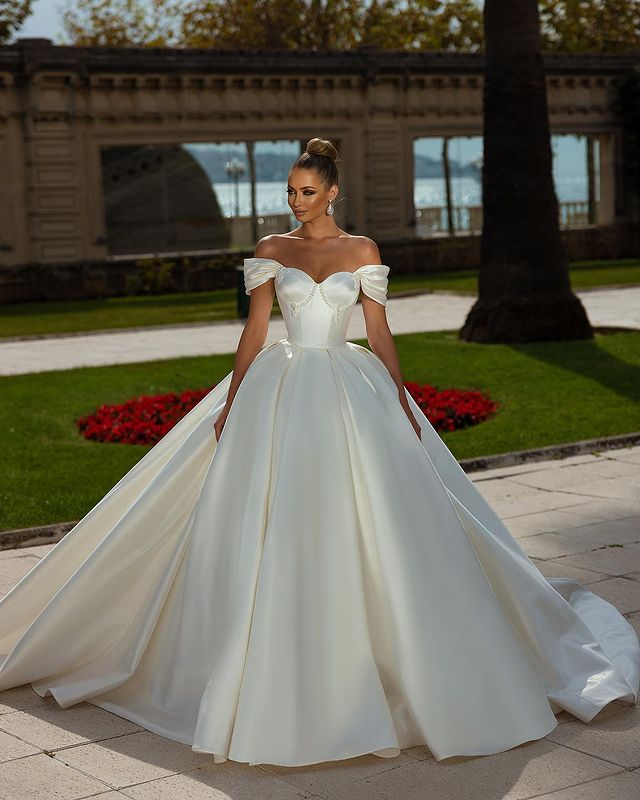 Plus Size Arabic Aso Ebi Elegant Ball Gown Wedding Dress Sweetheart Beaded Satin Sexy Bridal Gowns Dresses