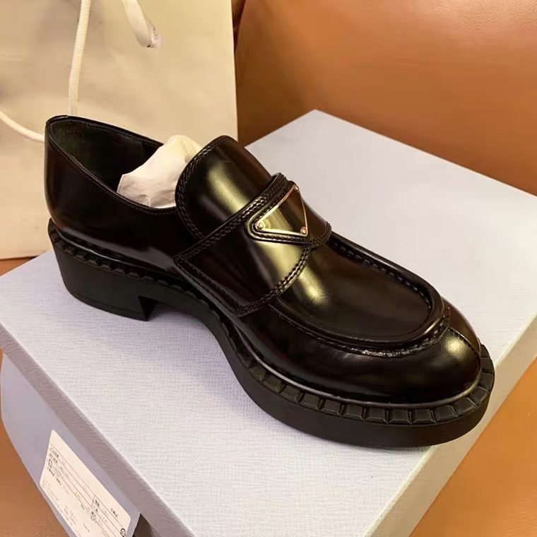 100% genuine leather luxury designer style 2021 Women Dress Shoes Top High Quality White Red Casual Sneakers Platform Bottoms Outdoor Fashion Ladies Trainers, Separate 1 shoe box
100% genuine leather luxury designer style 2021 Women Dress Shoes Top High Quality White Red Casual Sneakers Platform Bottoms Outdoor Fashion Ladies Trainers, Separate 1 shoe box