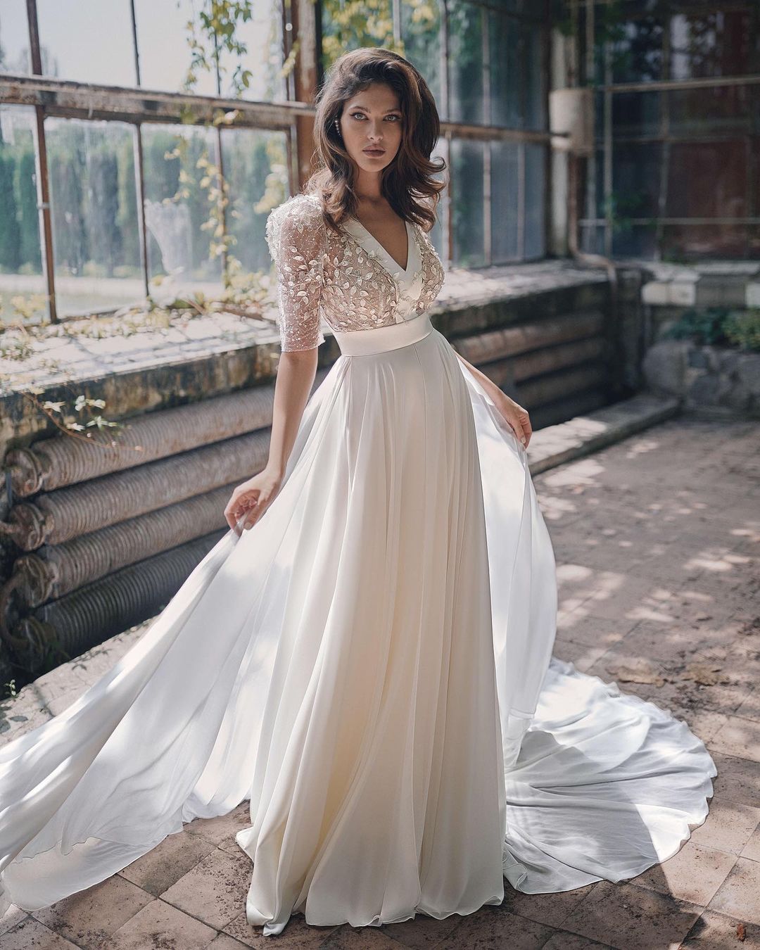 Stunning Beading Backless Wedding Dresses V Neck Beach Bridal Gowns Short Sleeves Appliqued A Line Sweep Train Chiffon Plus Size Vestido De Novia 407
