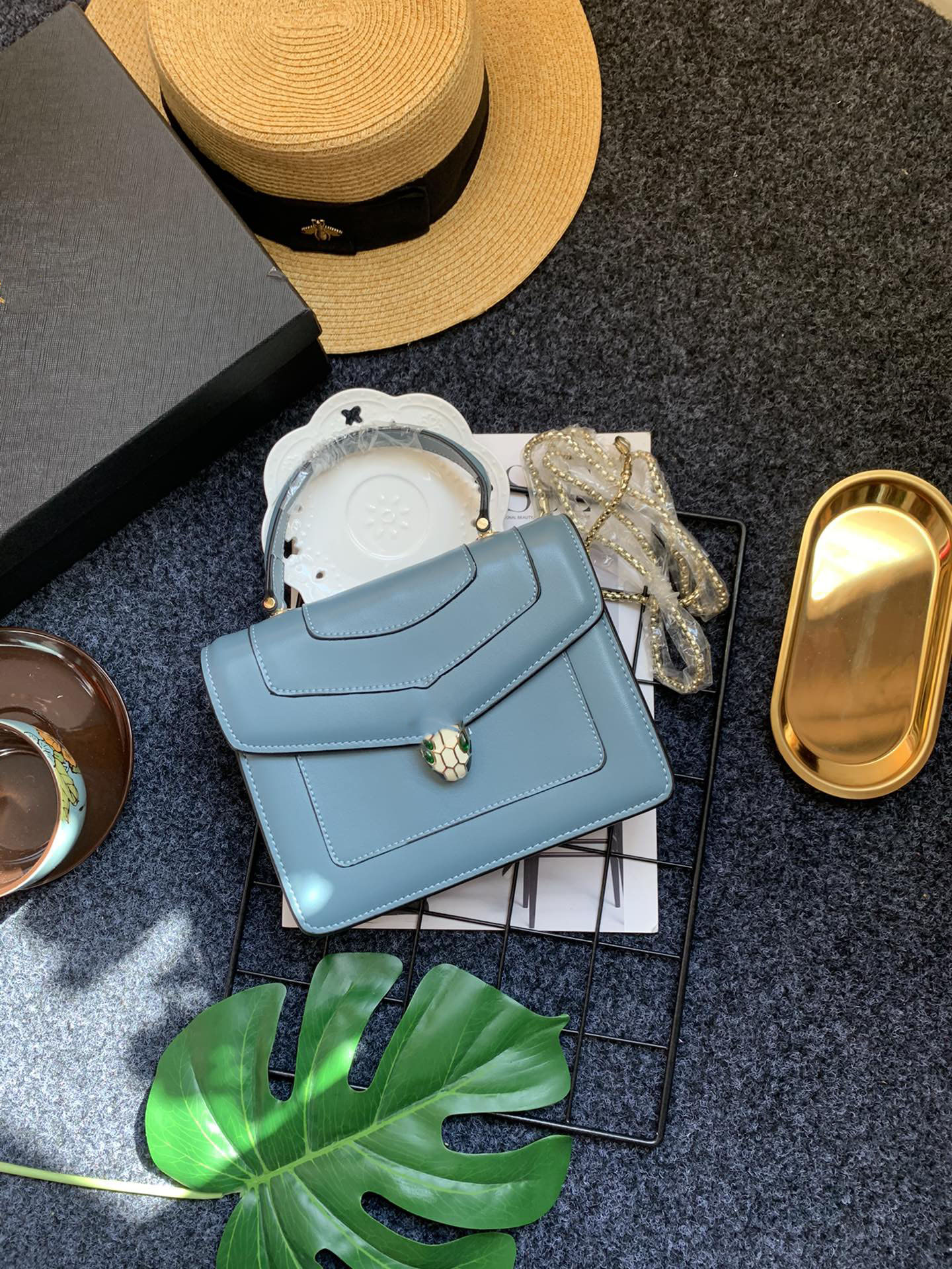 Fashion Bags trendy handbag cowhide diagonal bag lady, Single shot will not be shipped
Fashion Bags trendy handbag cowhide diagonal bag lady, Single shot will not be shipped