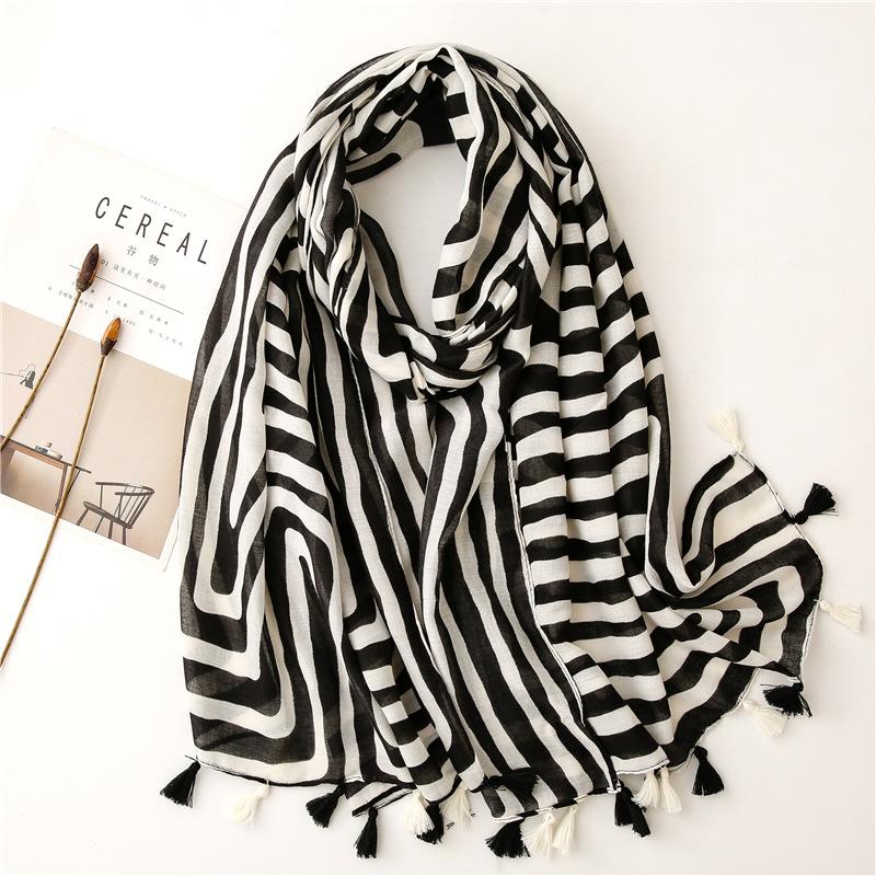 Scarves 2021 Women Geometric Stripe Print Twill Cotton Thin Lady Spring Winter Soft Warm Silk Scarf Hijab Headwear Shawl
Scarves 2021 Women Geometric Stripe Print Twill Cotton Thin Lady Spring Winter Soft Warm Silk Scarf Hijab Headwear Shawl