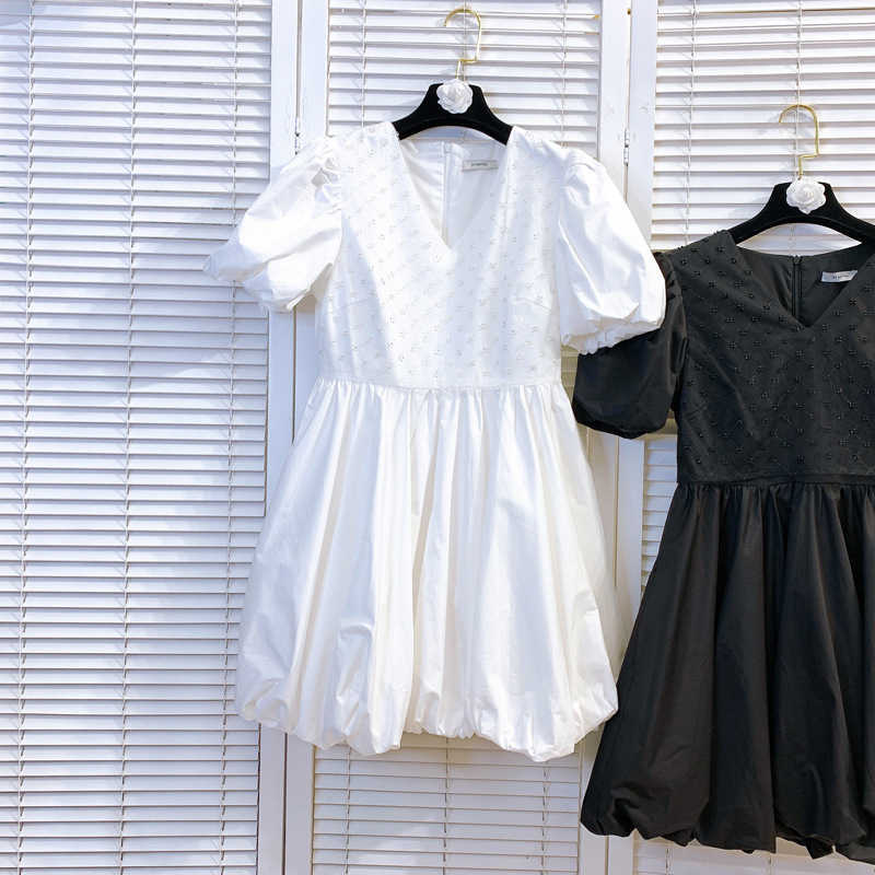 DEAT Women Black Beaded Dress V-Neck Short Puff Sleeve Arrivals Lady Temperament Fashion Spring Summer 11D675 210709