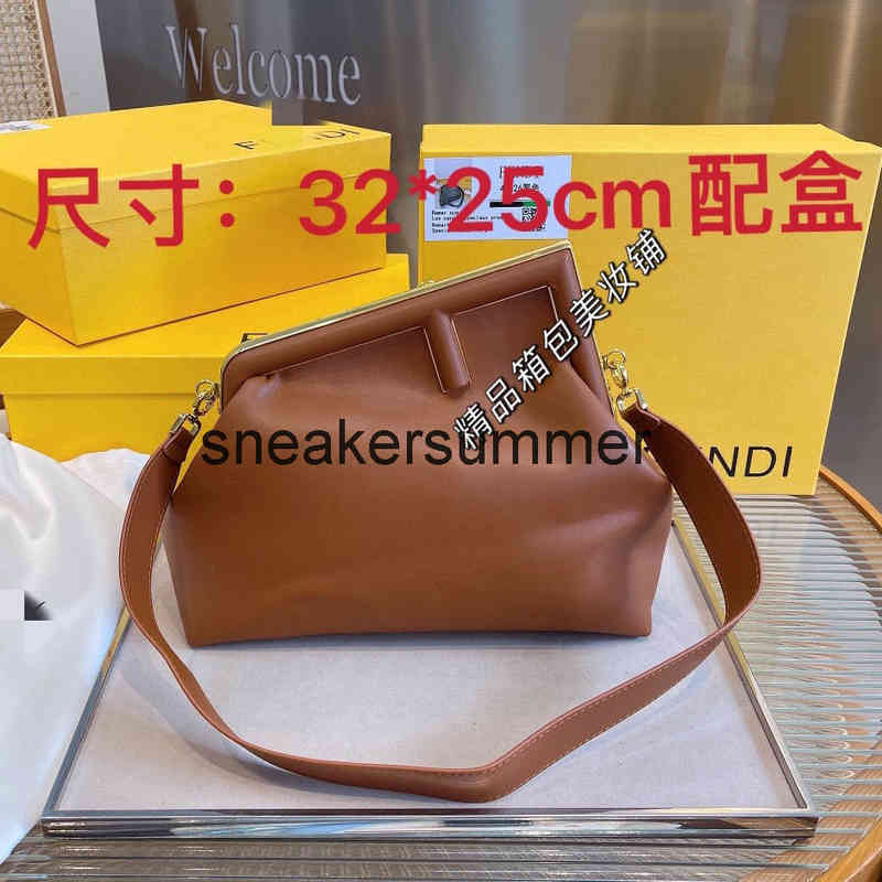 Designer Bags f Fend First Bag Cowhide Flower Cloud Bag Rabbit Hair Clip Bag Horse Hair Zero Wallet Small Poison Woman1 Lvao
Designer Bags f Fend First Bag Cowhide Flower Cloud Bag Rabbit Hair Clip Bag Horse Hair Zero Wallet Small Poison Woman1 Lvao