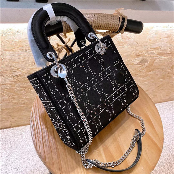 Dai Fei diamond silk Handbag Women Luxurys Designers Bags 2021 two-color optional super versatile Crossbody Shoulder Bag High-quality classic Handbags
Dai Fei diamond silk Handbag Women Luxurys Designers Bags 2021 two-color optional super versatile Crossbody Shoulder Bag High-quality classic Handbags