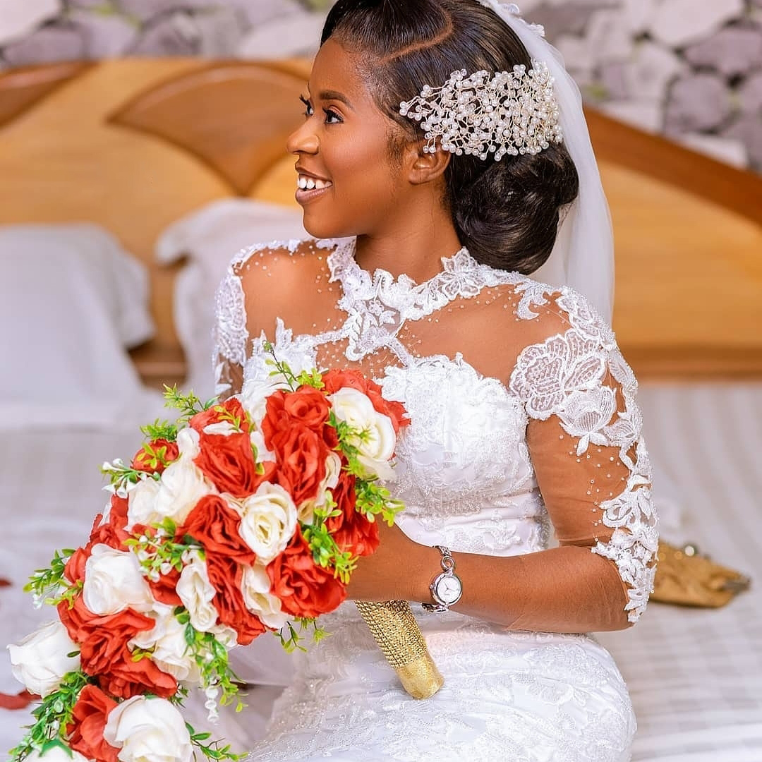 Plus Size Mermaid Wedding Dress Sheer Jewel Neck Long Sleeve Flower Lace Appliques Bridal Gowns Backless Bride Dresses