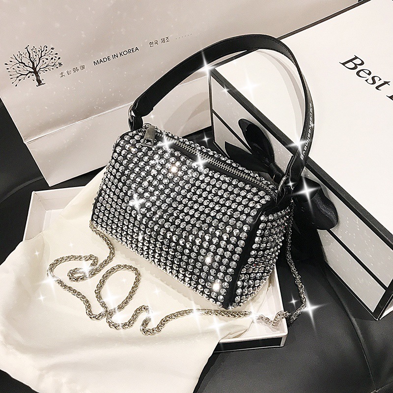 handbags female 2021 new tide net red fashion women bag foreign air chain strip Messenger Alexander diamond bag Cross Body, Silver
handbags female 2021 new tide net red fashion women bag foreign air chain strip Messenger Alexander diamond bag Cross Body, Silver
