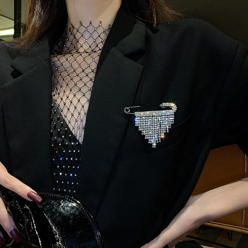 Pins, Brooches Fashion Crystal Rhinestone Tassel Shiny Pins For Women Sweater Coat Decorations Wedding Bridal Party Brooch Accessories, Gray
Pins, Brooches Fashion Crystal Rhinestone Tassel Shiny Pins For Women Sweater Coat Decorations Wedding Bridal Party Brooch Accessories, Gray