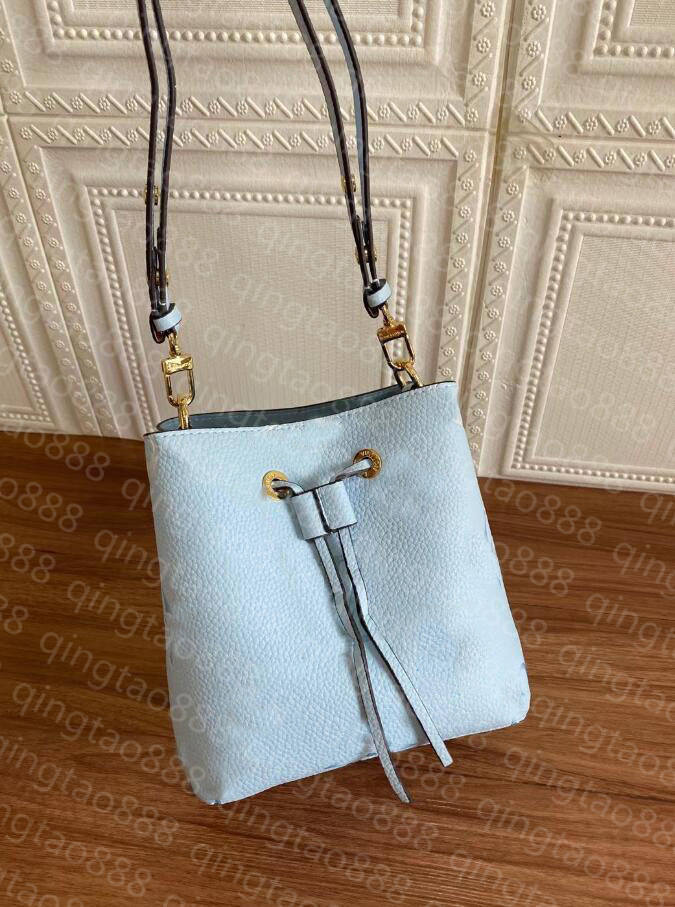 handbag NEONOE bb Real Leather bag by the pool Giant Fashion Famous Shoulder Tote Handbags Presbyopic Shopping women Bags Purse, Blue
handbag NEONOE bb Real Leather bag by the pool Giant Fashion Famous Shoulder Tote Handbags Presbyopic Shopping women Bags Purse, Blue