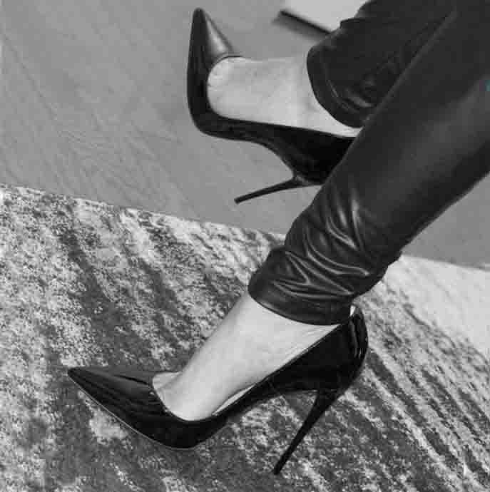 2021Classic Women Brand Red Bottom High Heels Patent Leather Pointy Toe Dress Shoes Luxury Shallow Mouth Red Sole Wedding Shoes11, Black
2021Classic Women Brand Red Bottom High Heels Patent Leather Pointy Toe Dress Shoes Luxury Shallow Mouth Red Sole Wedding Shoes11, Black