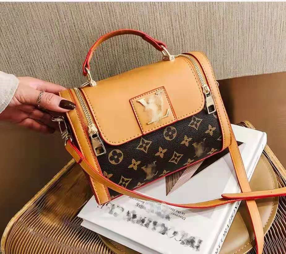 1 LV LOUIS VITTON Crossbody bags Handbags Women Leather Luxurys Designers Female Fashion Messenger Bag Purse Lady Tote, Red;black
1 LV LOUIS VITTON Crossbody bags Handbags Women Leather Luxurys Designers Female Fashion Messenger Bag Purse Lady Tote, Red;black