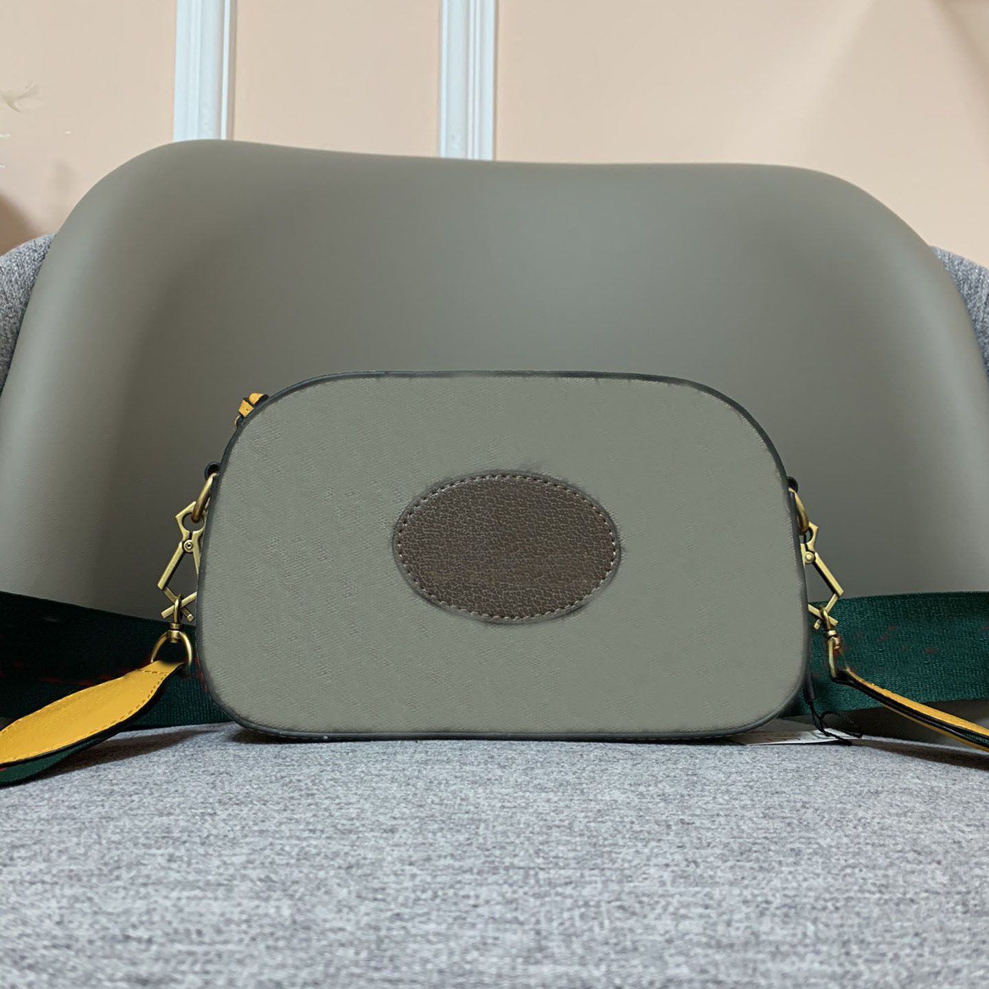 Fashionable and versatile messenger bag 2021 designer brand retro exquisite small with woven bright color shoulder strap high quality urban handbag
Fashionable and versatile messenger bag 2021 designer brand retro exquisite small with woven bright color shoulder strap high quality urban handbag