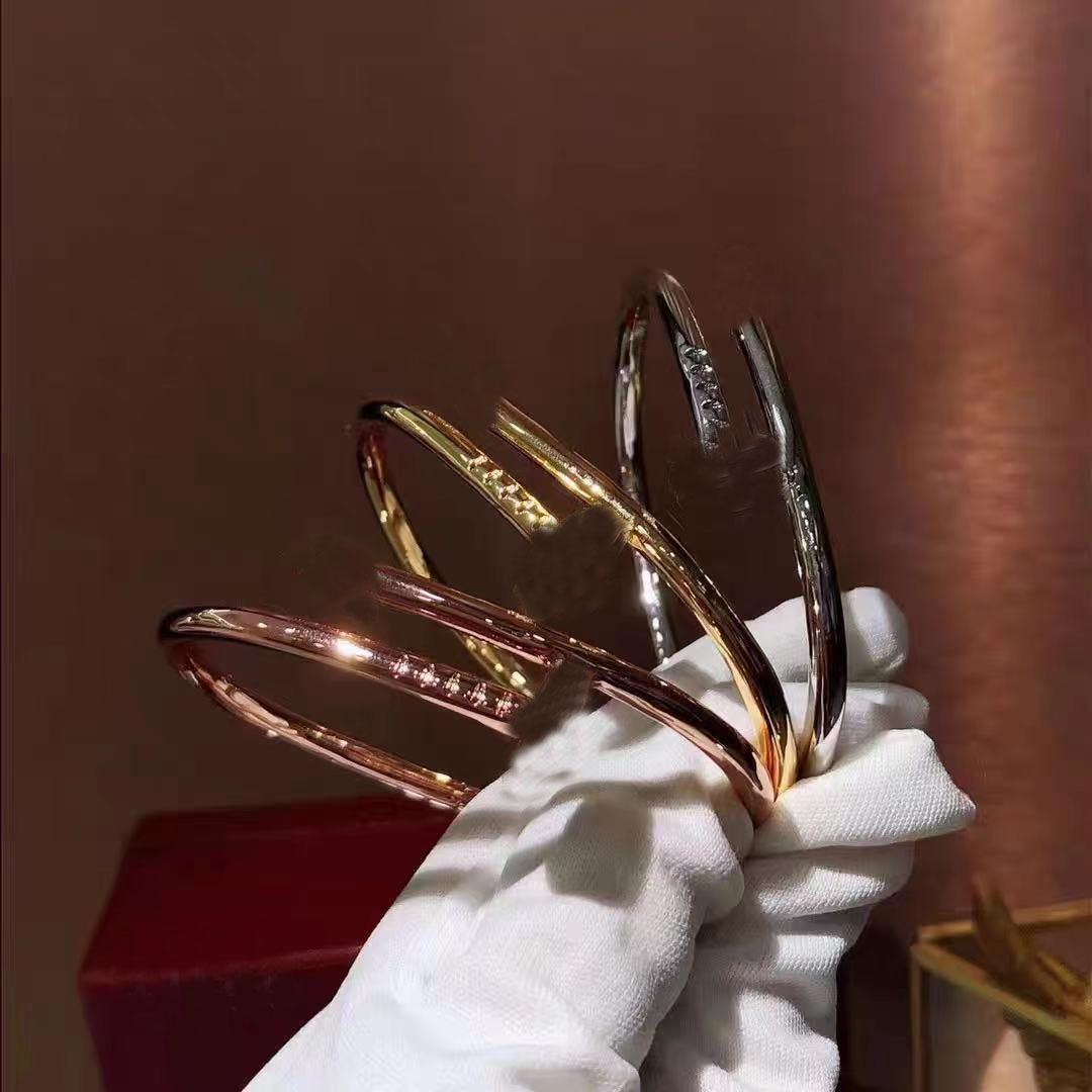 Charm High Quality Stainless Steel Nail Bangle Beautifully Carved Inlaid Diamonds Comes With Original Packaging Gift Box
Charm High Quality Stainless Steel Nail Bangle Beautifully Carved Inlaid Diamonds Comes With Original Packaging Gift Box