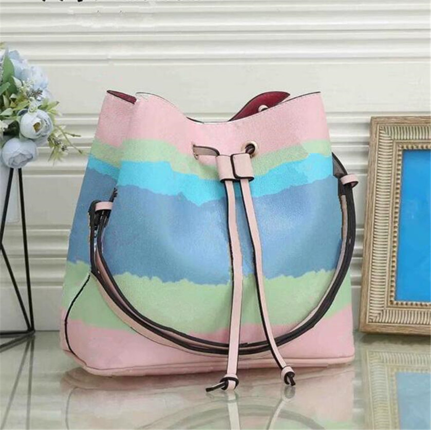 MURIA Vert Lagon Bucket bag Women Mahina Calfskin Leather Handbag Purse Shoulder Strap Bags Designer Luxurys Cross-body 273
MURIA Vert Lagon Bucket bag Women Mahina Calfskin Leather Handbag Purse Shoulder Strap Bags Designer Luxurys Cross-body 273