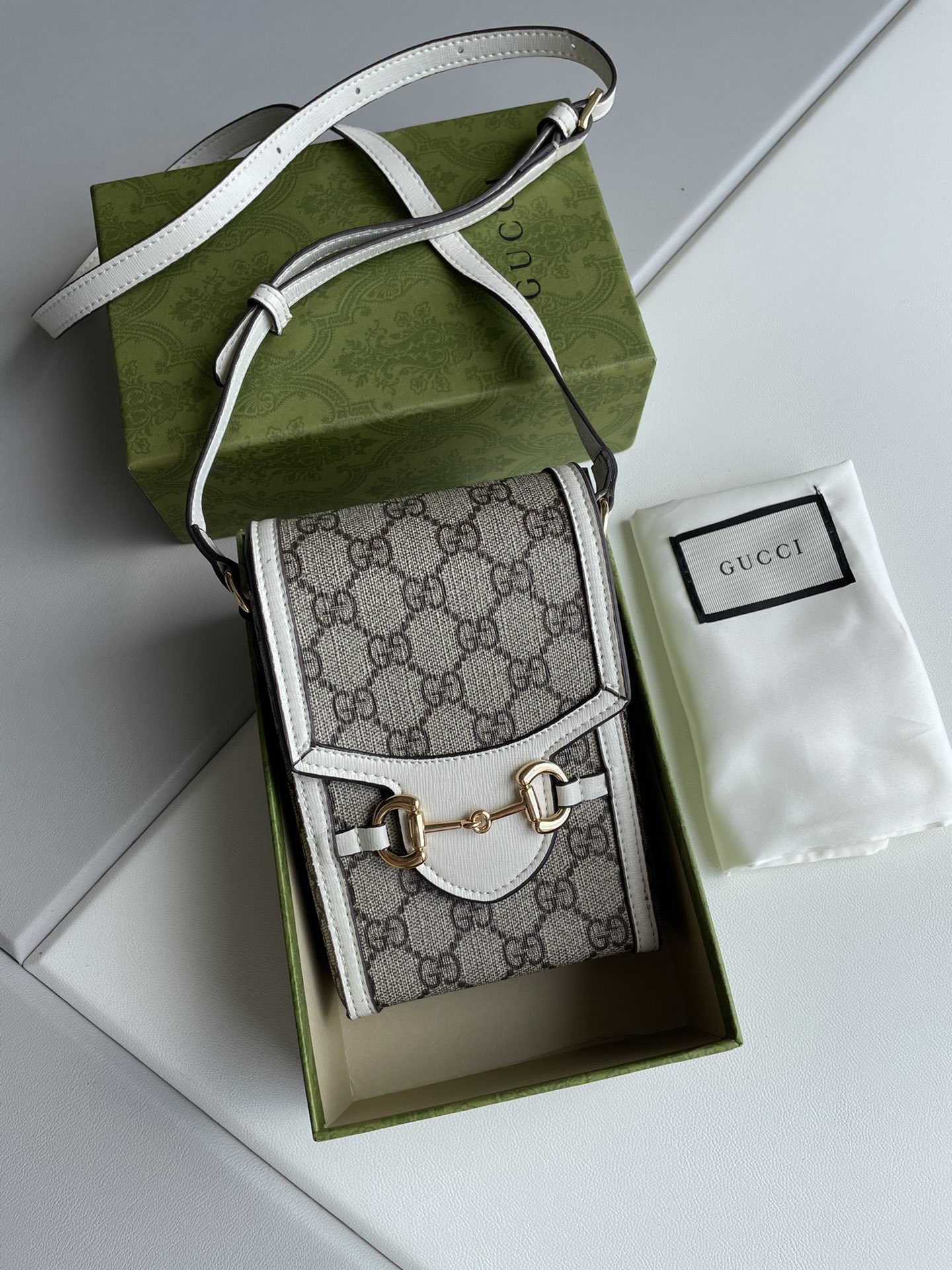 Gucci designer luxury handbags GG purses small ladies shoulder bag zipper mini square portable Messenger phone bags
Gucci designer luxury handbags GG purses small ladies shoulder bag zipper mini square portable Messenger phone bags